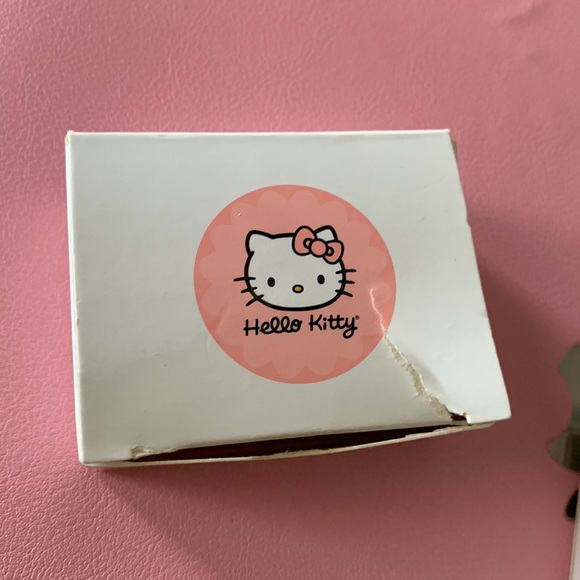 Hello kitty Brooch - Picture 8 of 9